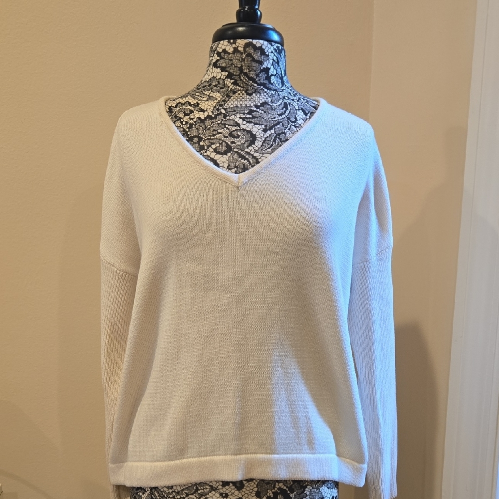 Lulu's Off-White V-Neck Sweater | Size M